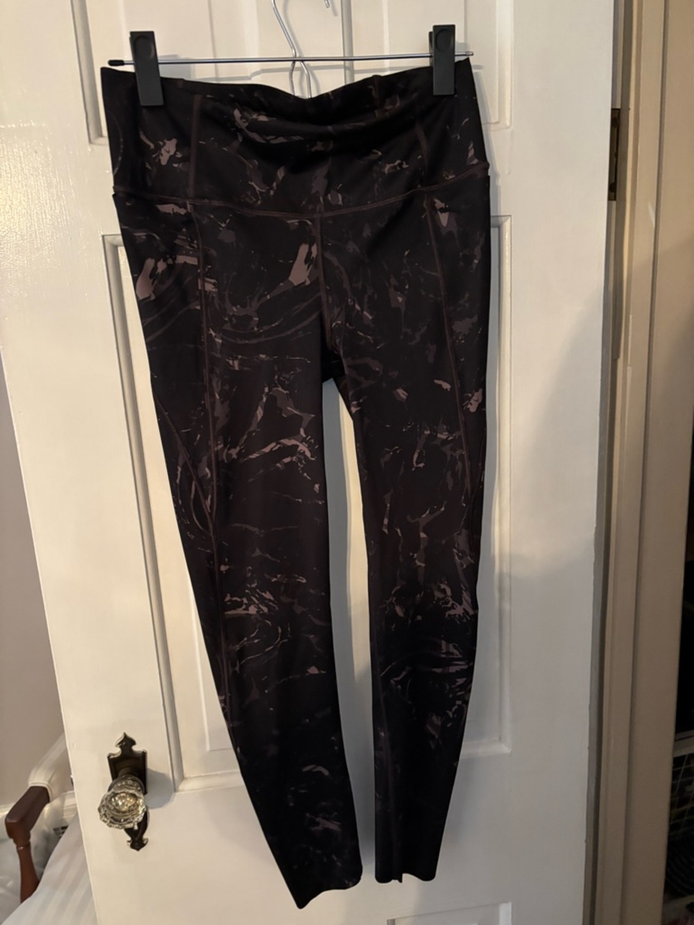 Athleta Black with Mauve Marble Print Leggings XS